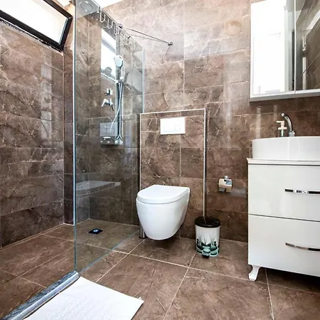 Ravishing Secluded With Shared Pool And Garden In Milas Bodrum فيلة