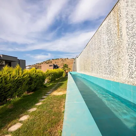 Ravishing Secluded With Shared Pool And Garden In Milas Bodrum فيلة ميسيليك